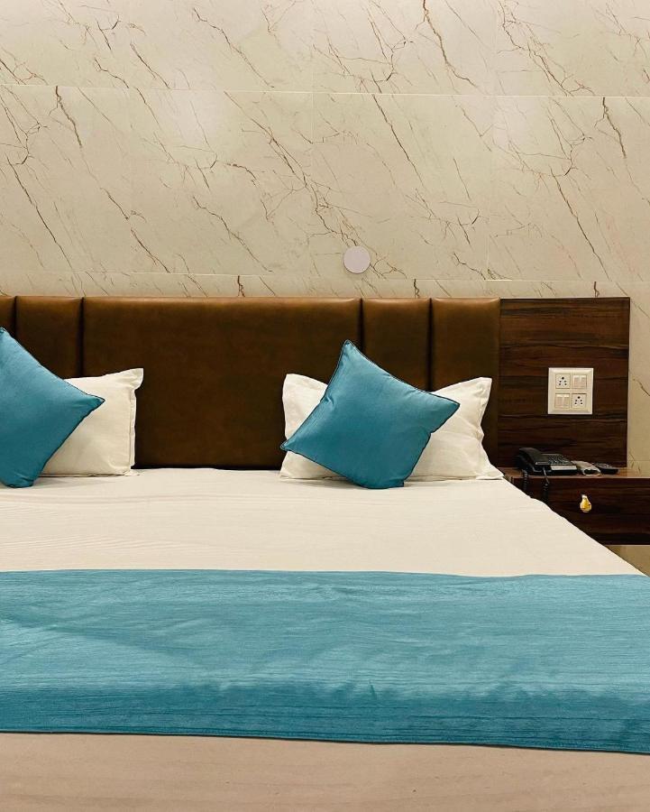 Hotel Dileep42 Lucknow Buitenkant foto