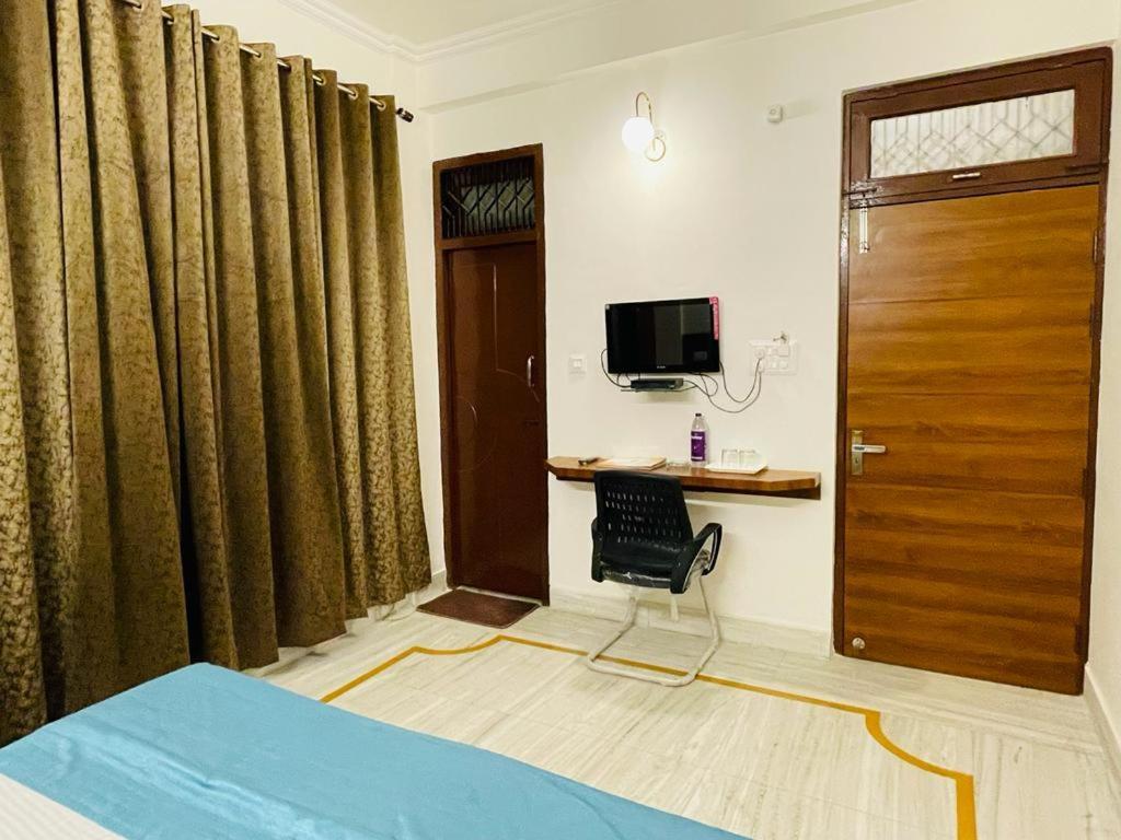 Hotel Dileep42 Lucknow Buitenkant foto