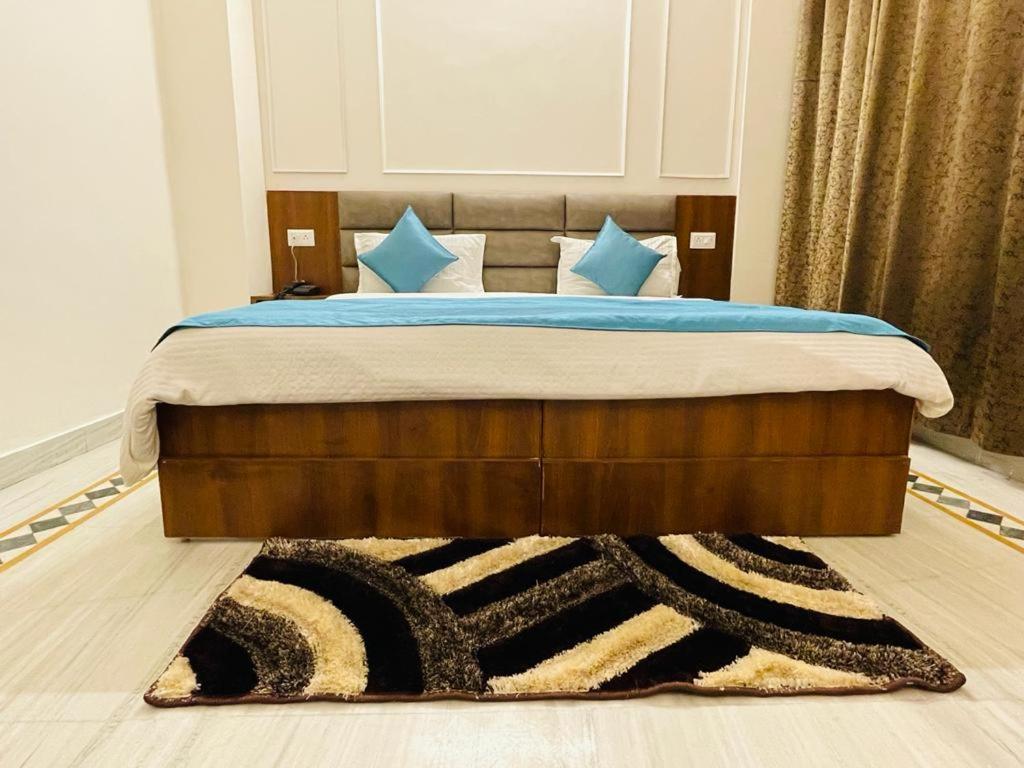 Hotel Dileep42 Lucknow Buitenkant foto