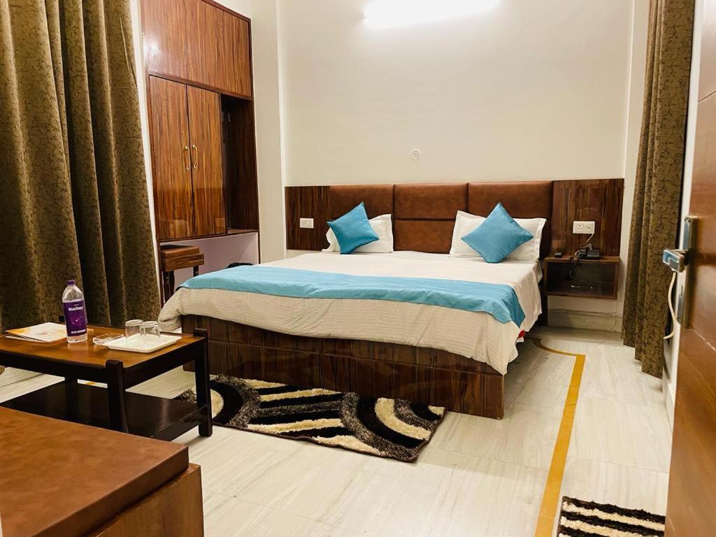 Hotel Dileep42 Lucknow Buitenkant foto