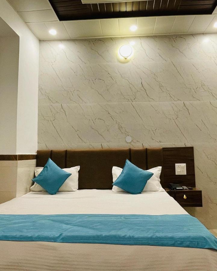 Hotel Dileep42 Lucknow Buitenkant foto