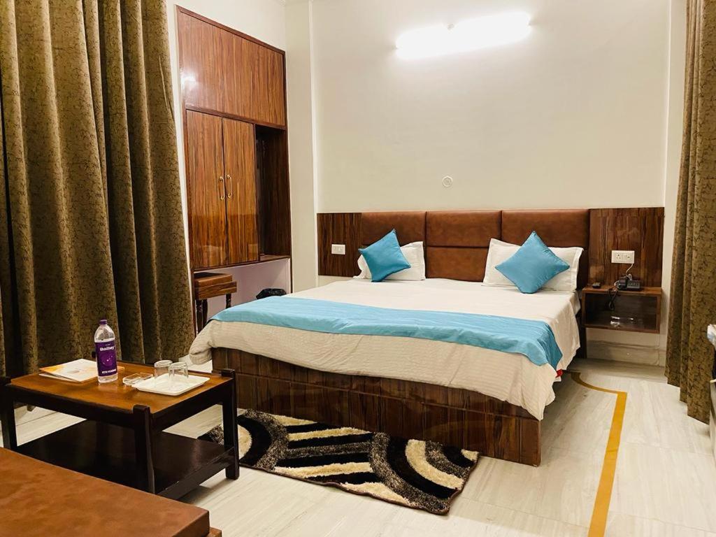 Hotel Dileep42 Lucknow Buitenkant foto