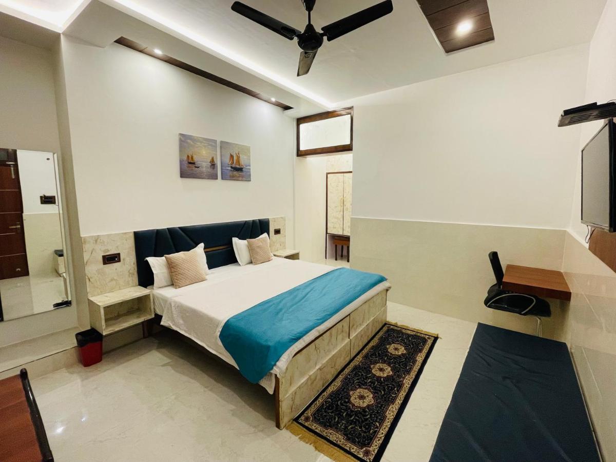 Hotel Dileep42 Lucknow Buitenkant foto