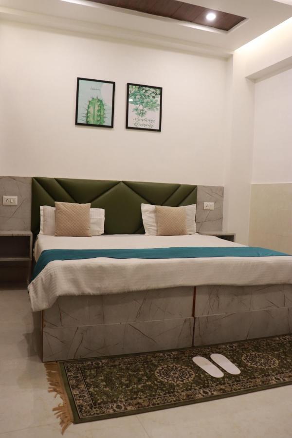 Hotel Dileep42 Lucknow Buitenkant foto