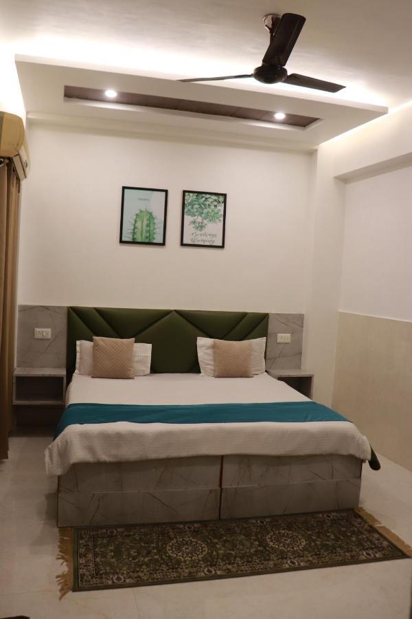 Hotel Dileep42 Lucknow Buitenkant foto