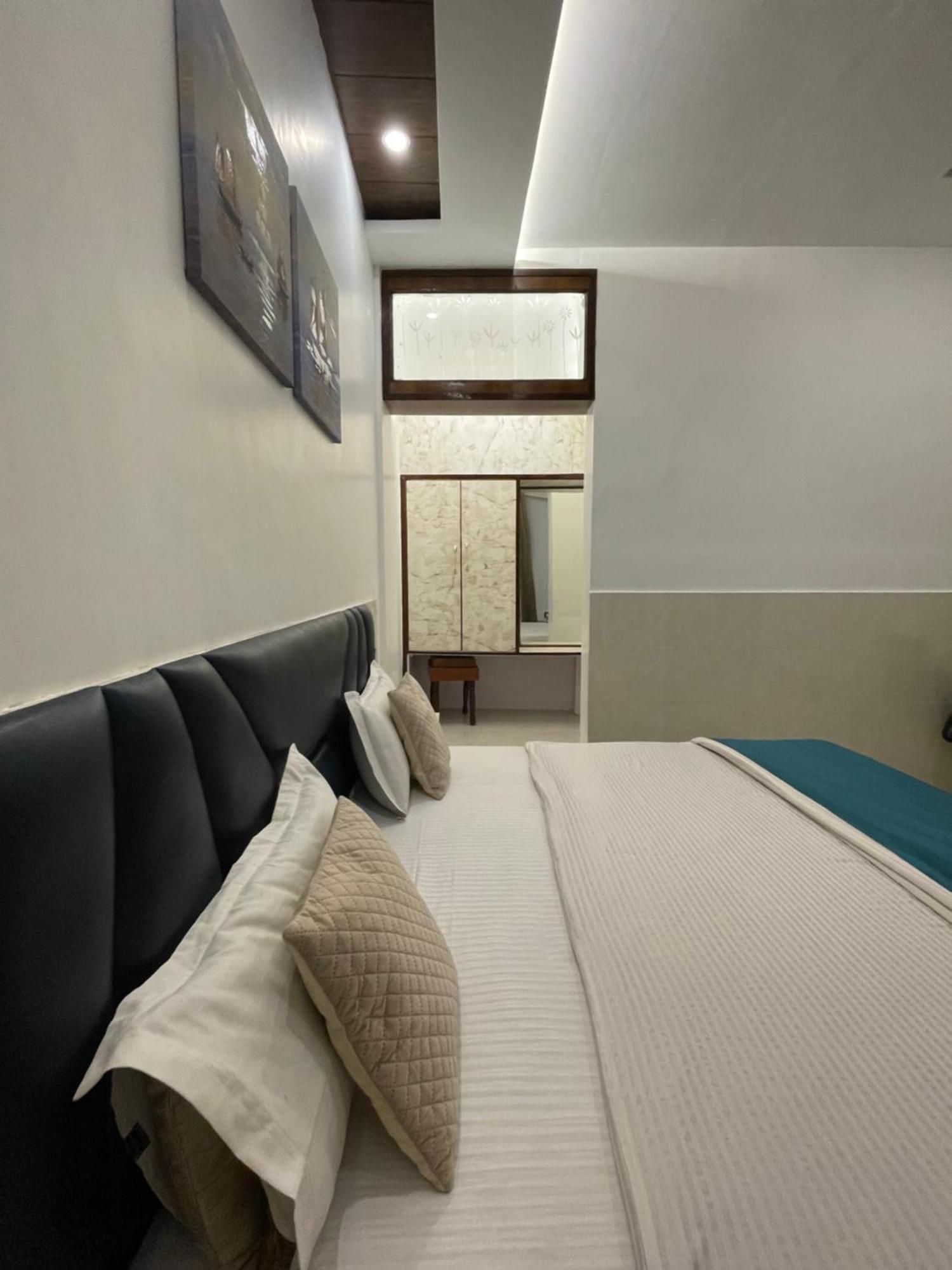 Hotel Dileep42 Lucknow Buitenkant foto
