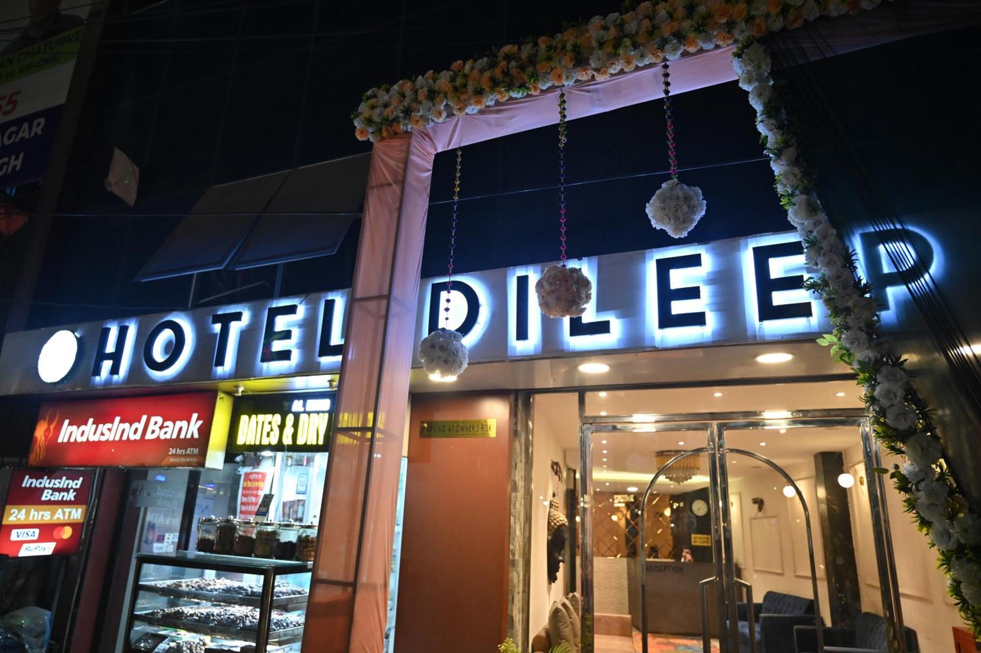Hotel Dileep42 Lucknow Buitenkant foto
