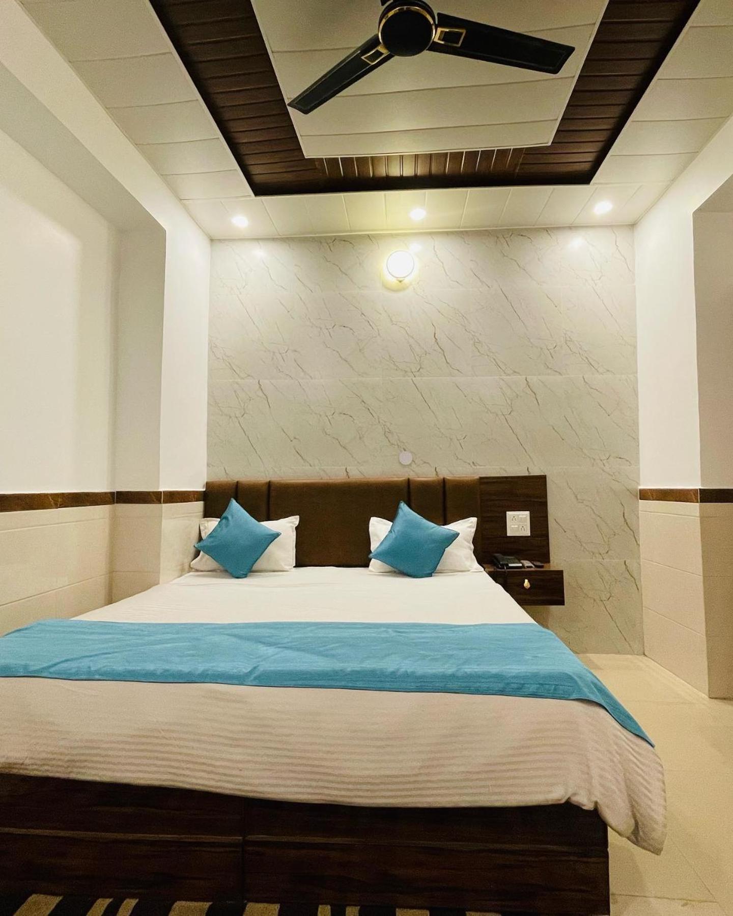 Hotel Dileep42 Lucknow Buitenkant foto