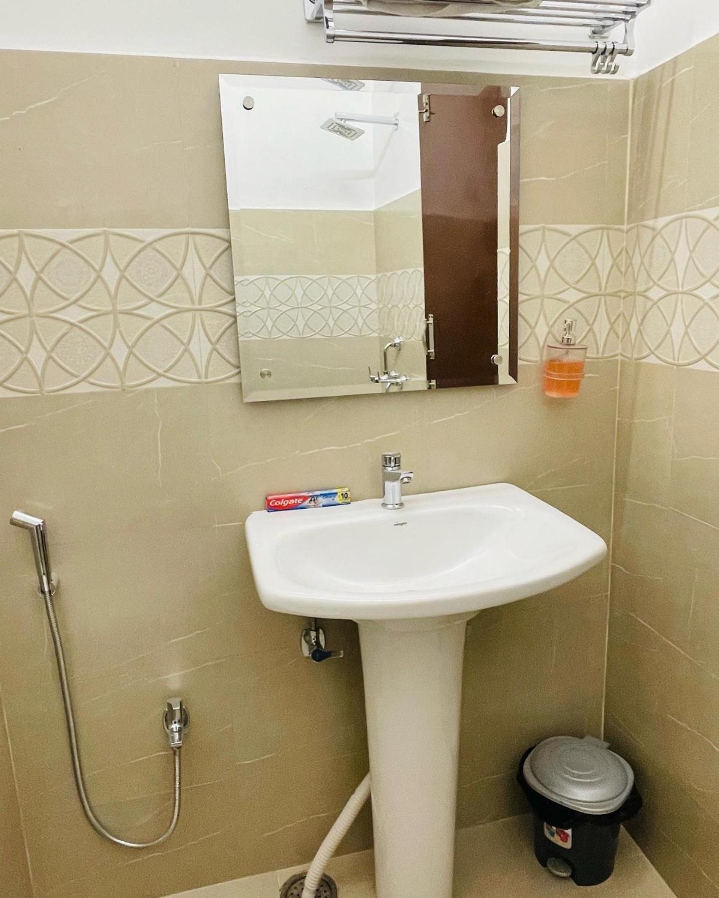 Hotel Dileep42 Lucknow Buitenkant foto