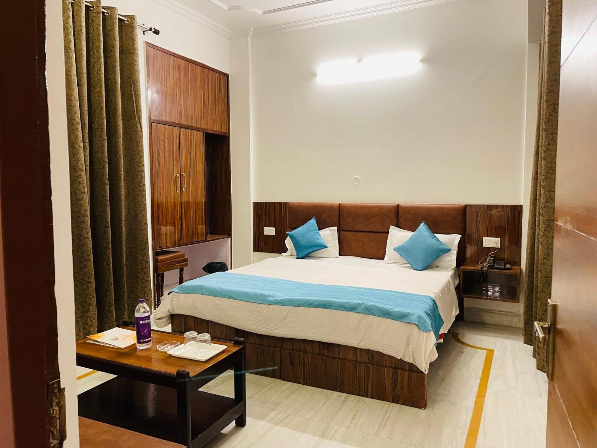 Hotel Dileep42 Lucknow Buitenkant foto