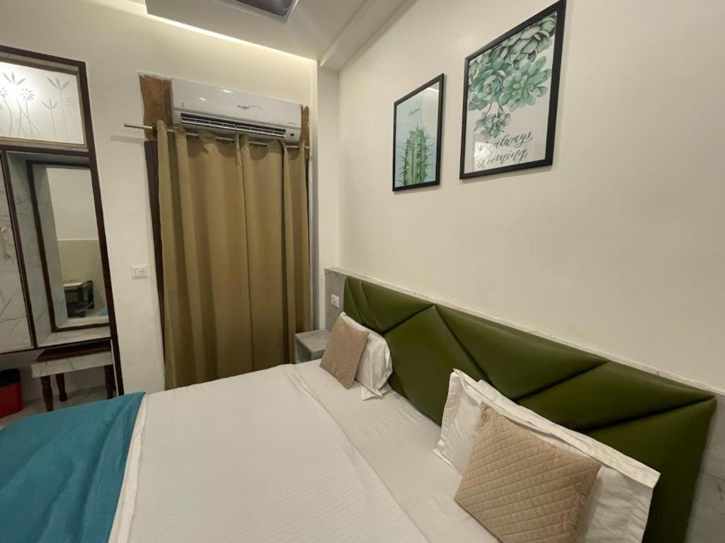 Hotel Dileep42 Lucknow Buitenkant foto